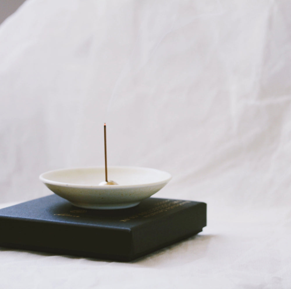 
                
                    Load image into Gallery viewer, Porcelain Incense Dish
                
            