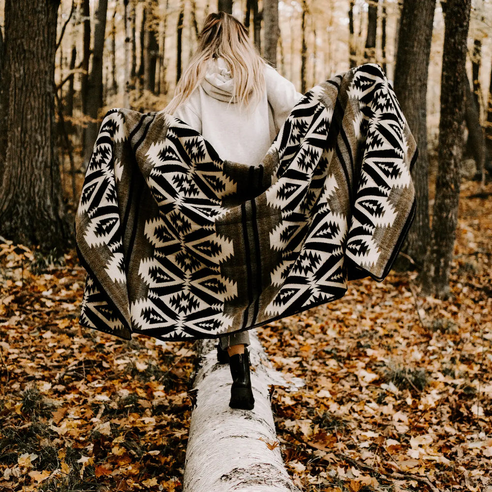 Quichua Blanket in Onyx Black