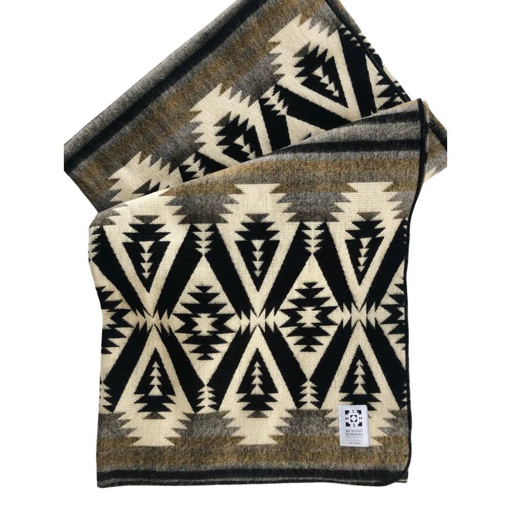 Quichua Blanket in Onyx Black