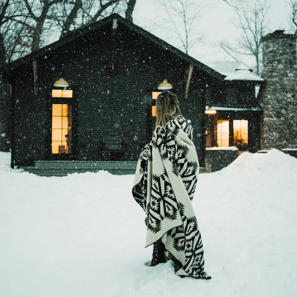 Quichua Blanket in Onyx Black