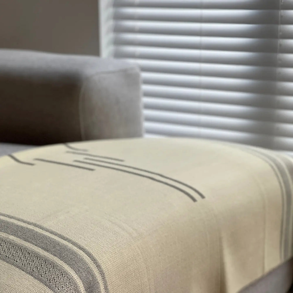 Equinoccio Throw in Cedar Brown
