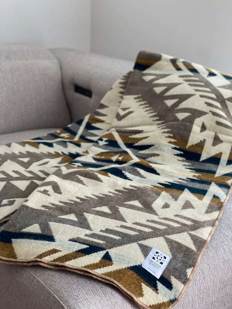Canoa Blanket in Taupe Earth