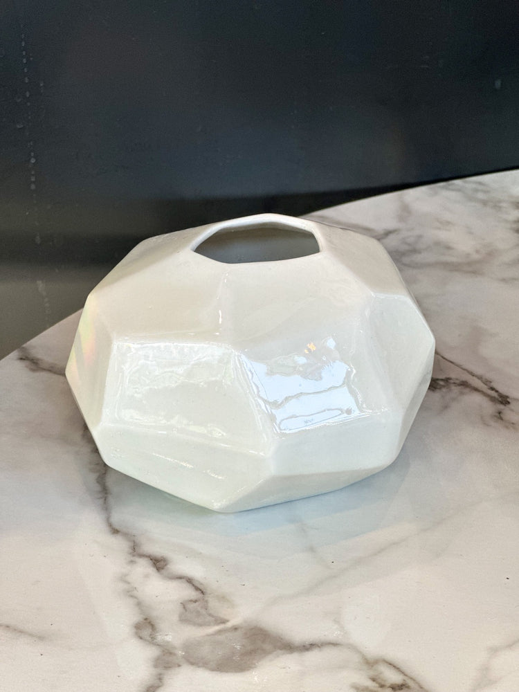 
                
                    Load image into Gallery viewer, Pebble Vase - Frost White
                
            