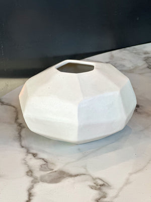 
                
                    Load image into Gallery viewer, Pebble Vase - Matte White
                
            