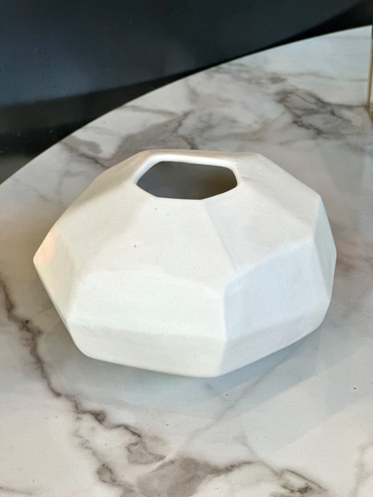 
                
                    Load image into Gallery viewer, Pebble Vase - Matte White
                
            