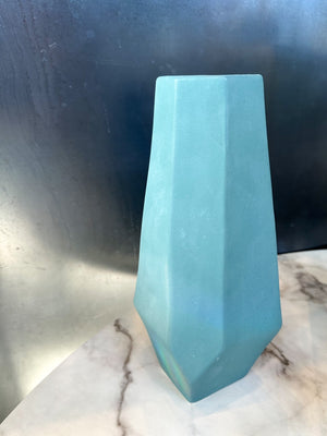 
                
                    Load image into Gallery viewer, Chisel Vase - Emerald
                
            