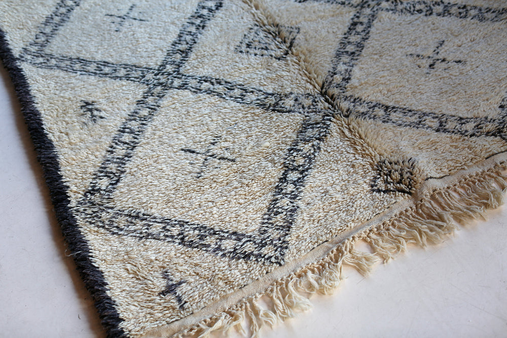 
                
                    Load image into Gallery viewer, Vintage Beni Ourain Rug No. 1026
                
            