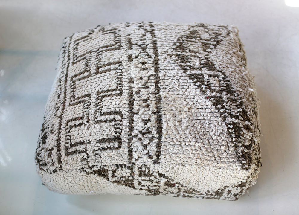 
                
                    Load image into Gallery viewer, Vintage Moroccan Pouf No. 4092
                
            