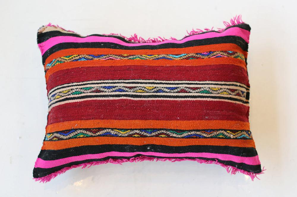 
                
                    Load image into Gallery viewer, Vintage Moroccan Pillow No. 5078
                
            