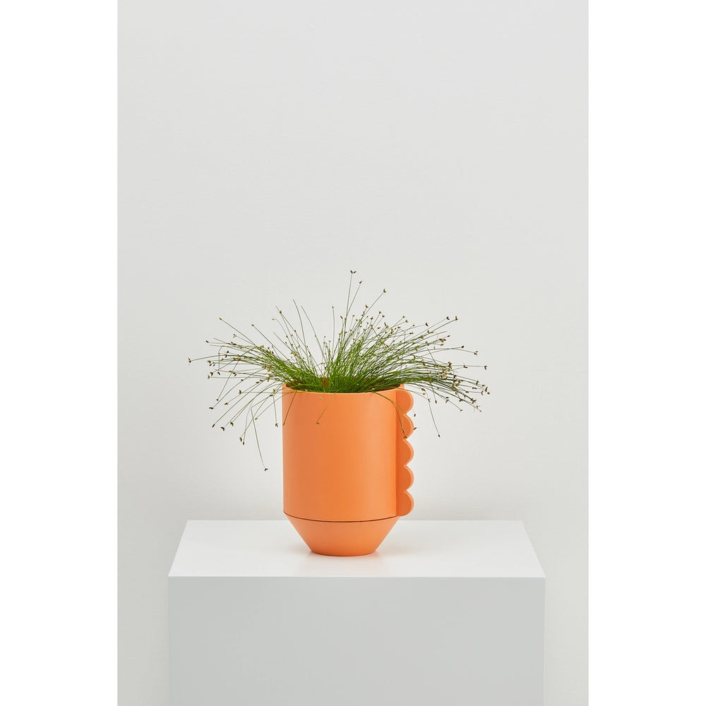 
                
                    Load image into Gallery viewer, Capra Frill Planter-Desert
                
            